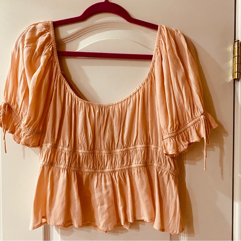 West Of Melrose Top gently used and it’s a coral color. Looks great with tan:)